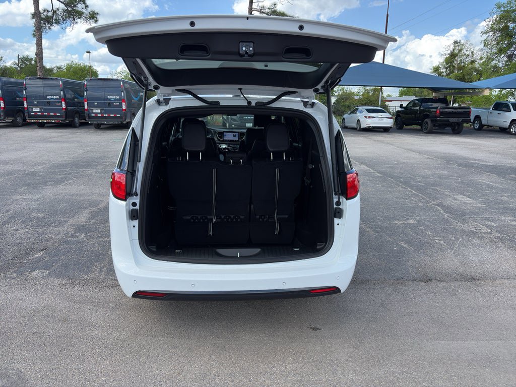 New 2026 Chrysler Voyager LX FWD image 7