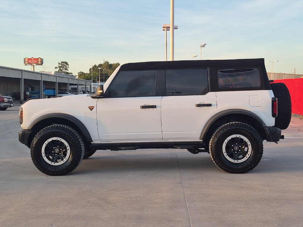 Used 2023 Ford Bronco Badlands AWD/4WD image 3