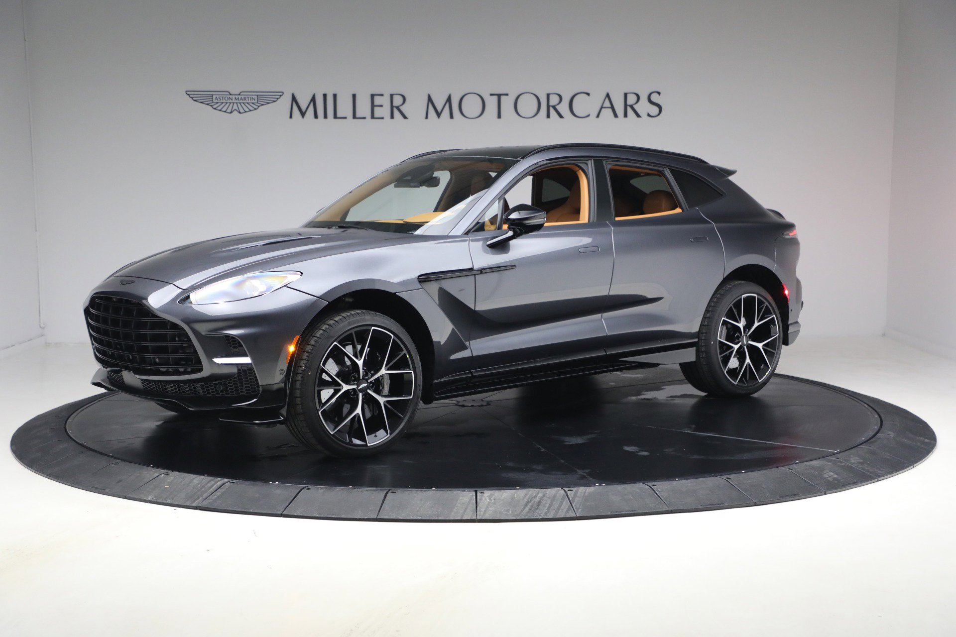 New 2026 Aston Martin DBX 707 image 2