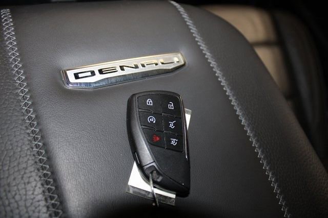 Used 2025 GMC Yukon Denali w/ Advanced Technology Package image 28