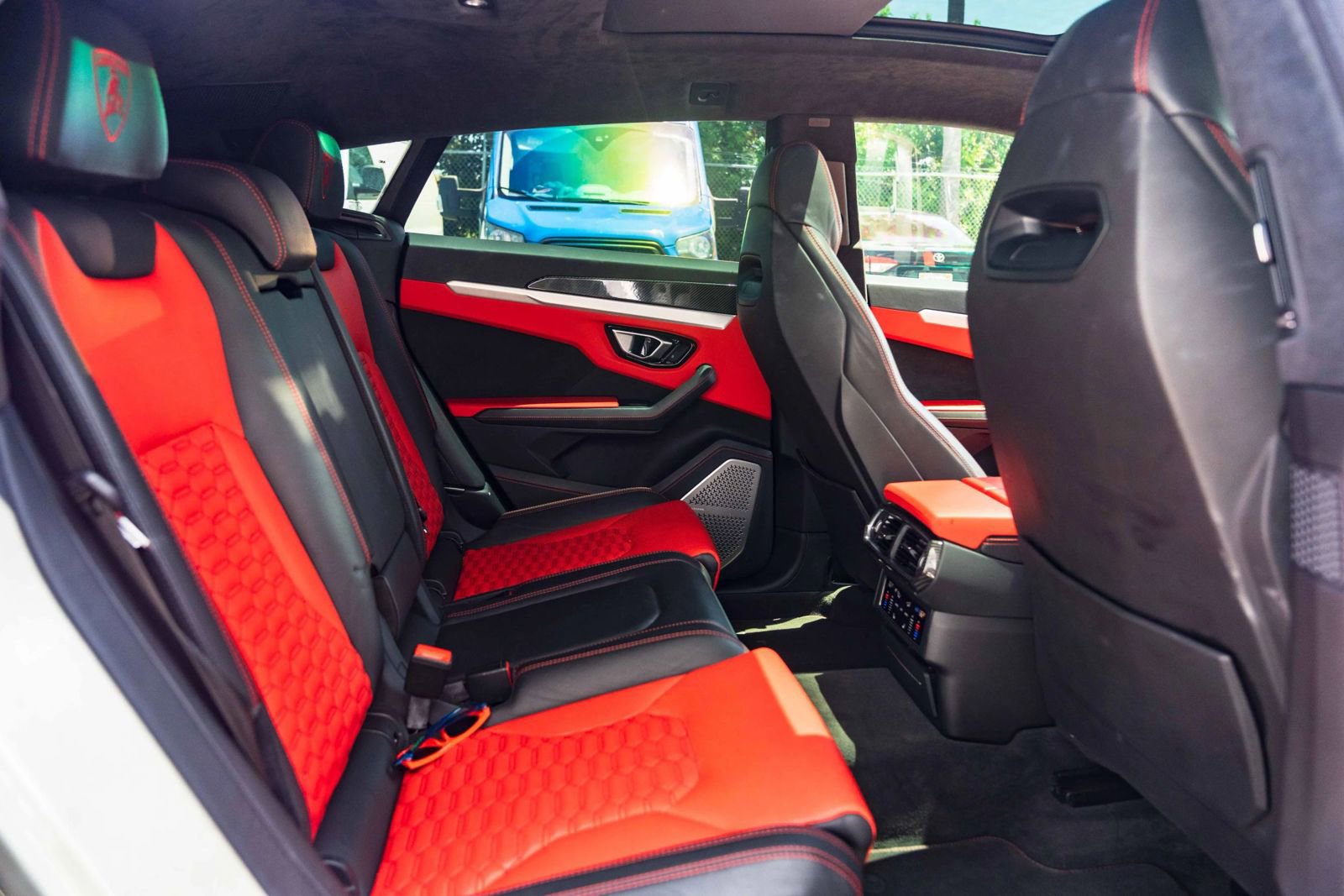 Used 2020 Lamborghini Urus AWD/4WD image 22