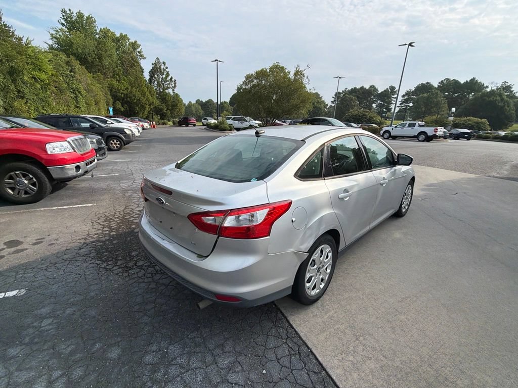 Used 2012 Ford Focus SE FWD image 3