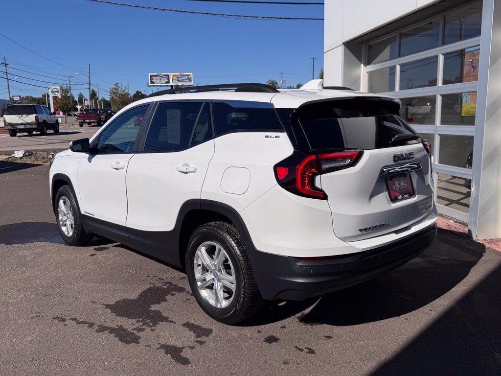 Used 2024 GMC Terrain SLE AWD/4WD image 5
