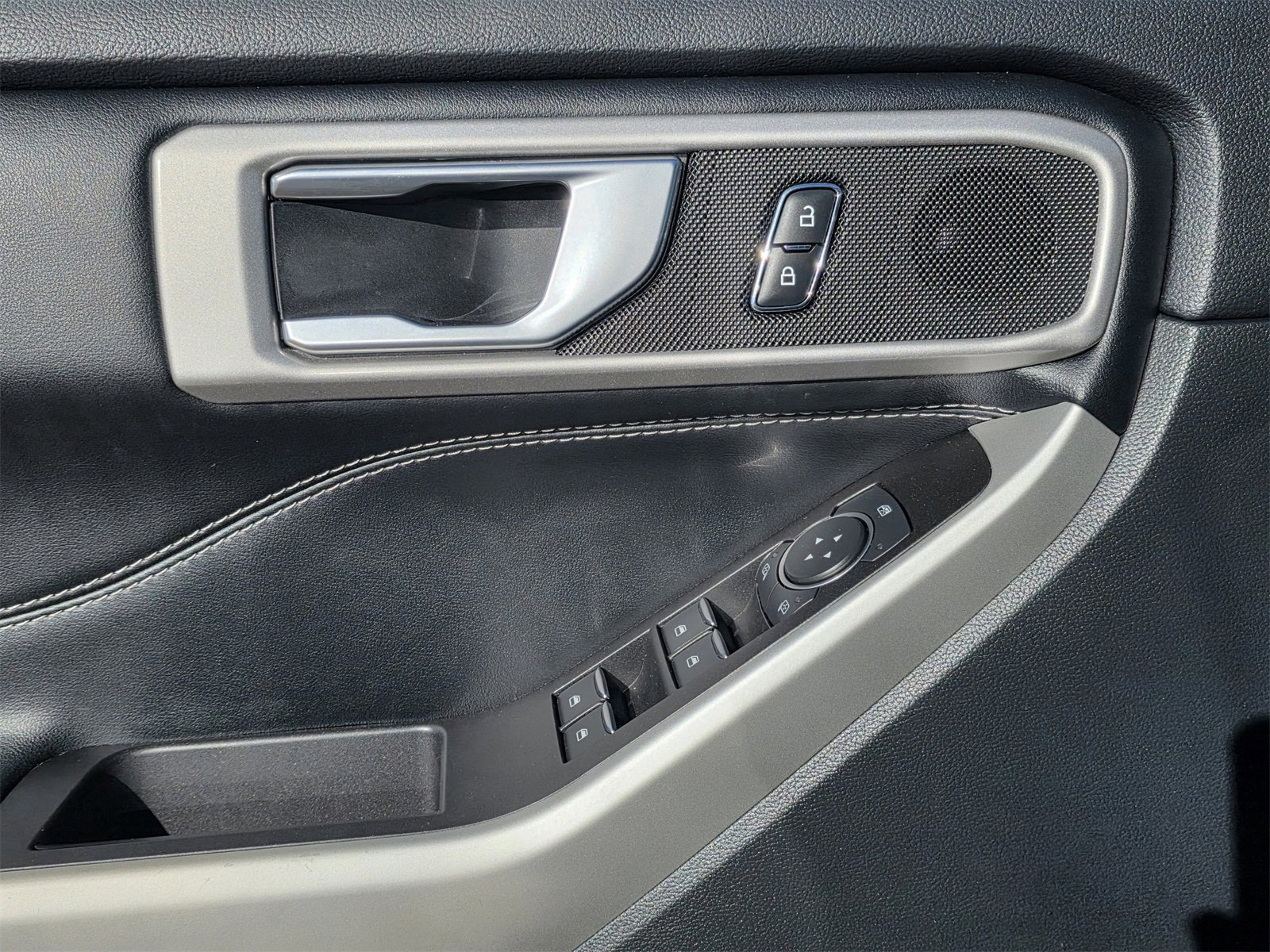 Used 2022 Ford Explorer XLT w/ Equipment Group 202A image 22