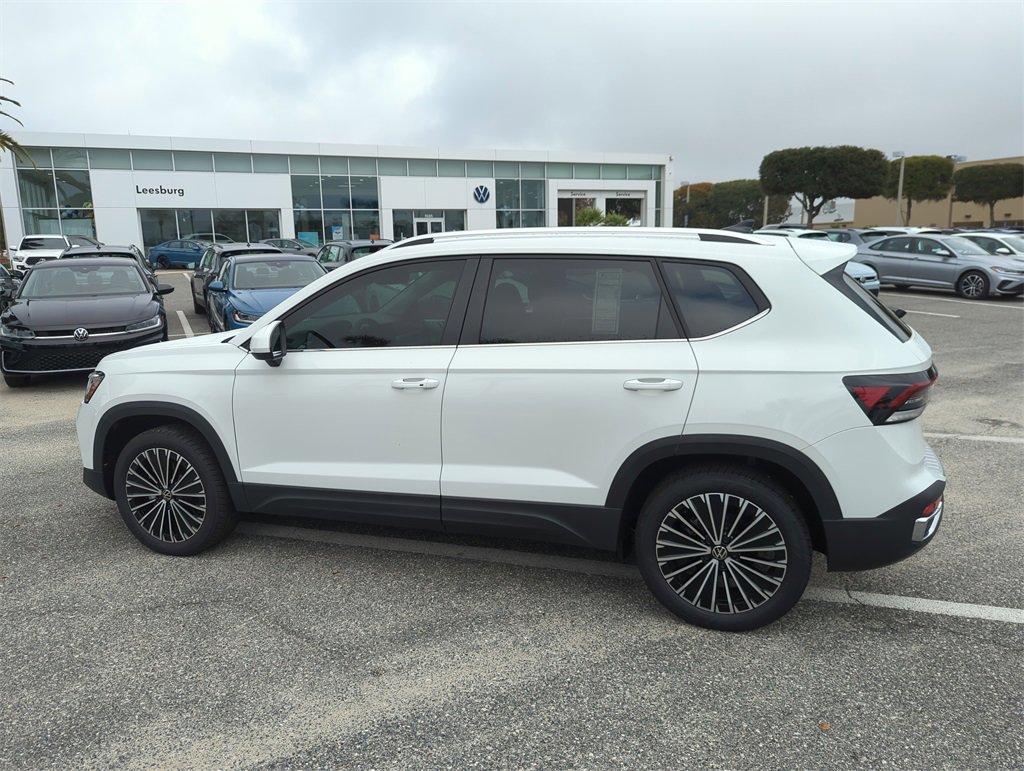 Used 2025 Volkswagen Taos SE image 10
