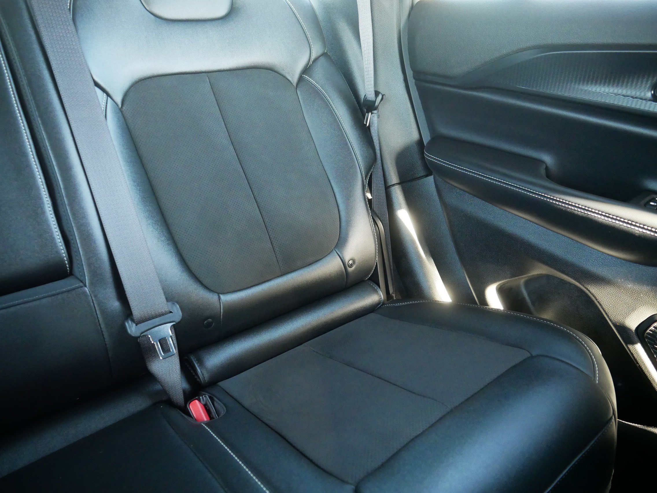 Used 2023 Jeep Grand Cherokee Altitude AWD/4WD image 14