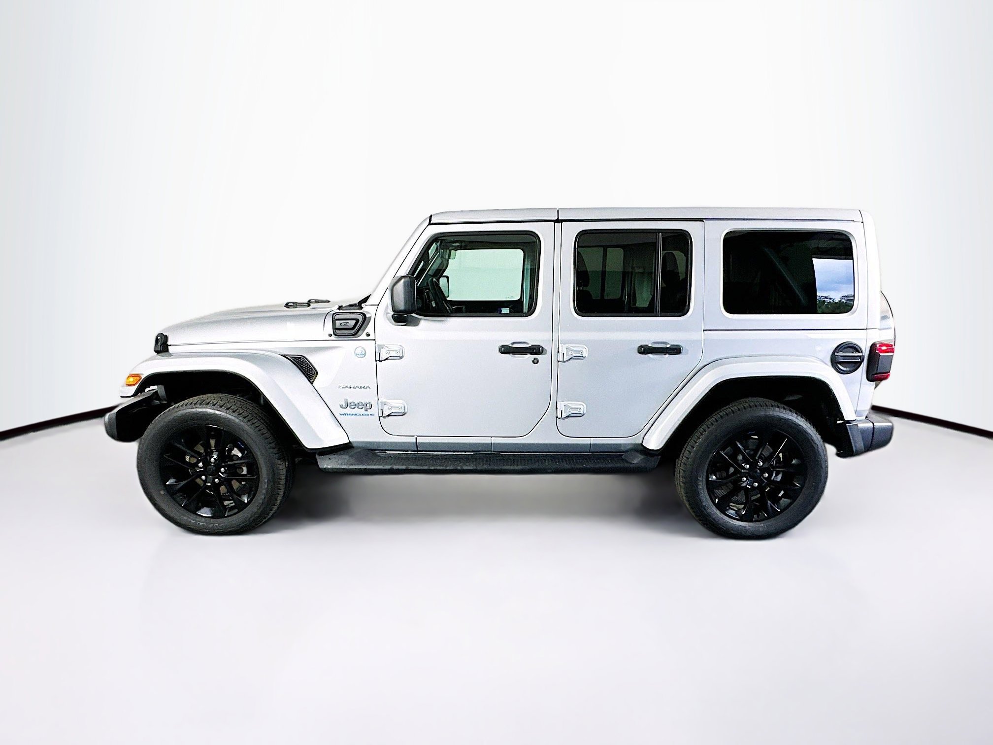 Used 2023 Jeep Wrangler Sahara w/ Cold Weather Group image 4