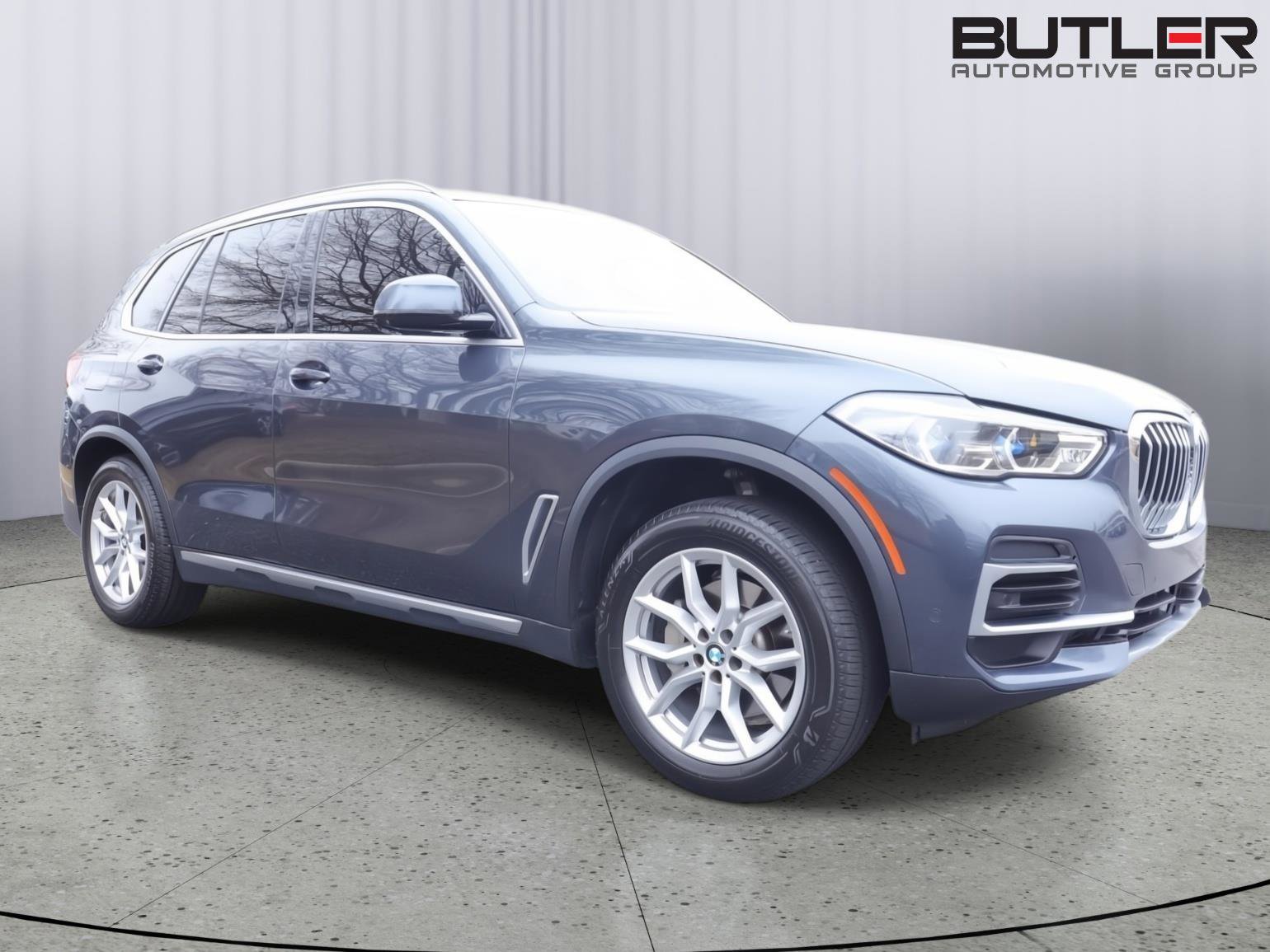 Used 2022 BMW X5 sDrive40i w/ Executive Package image 3
