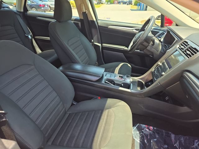 Used 2020 Ford Fusion SE FWD image 11