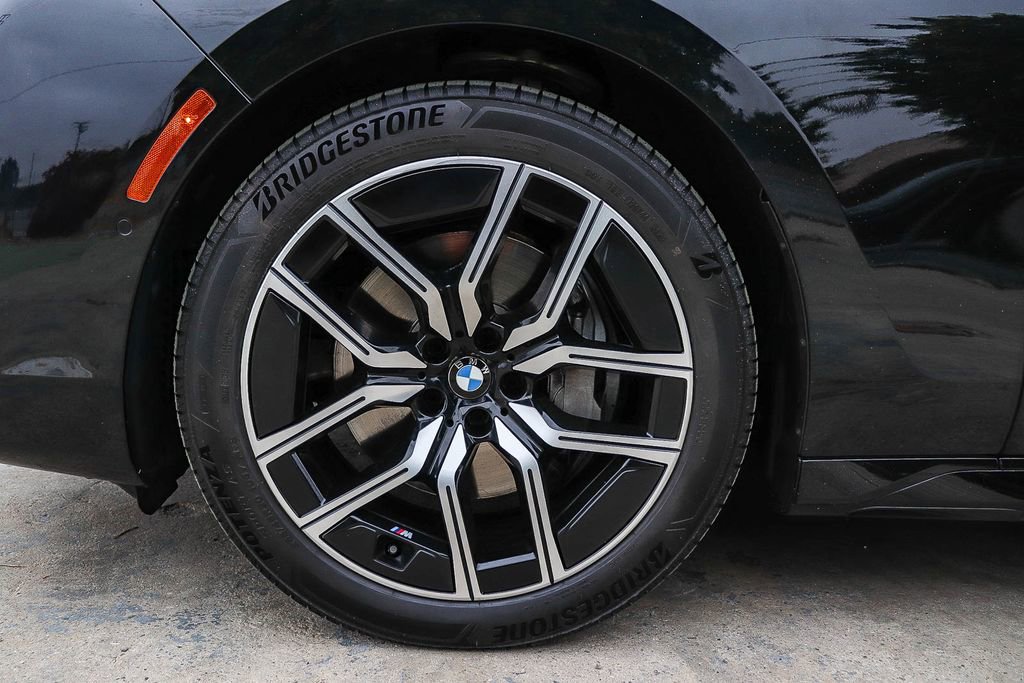 Used 2023 BMW 740i w/ Executive Package RWD image 13