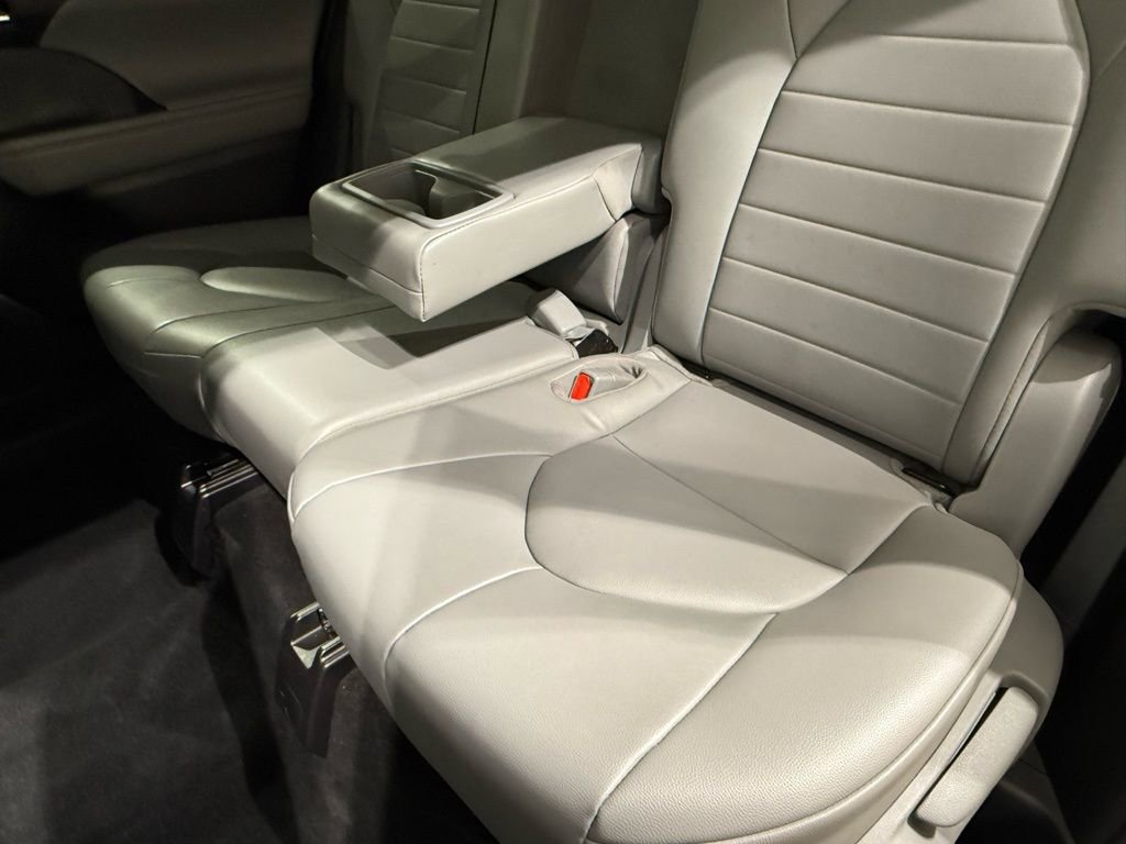 Certified 2022 Toyota Highlander XLE image 21