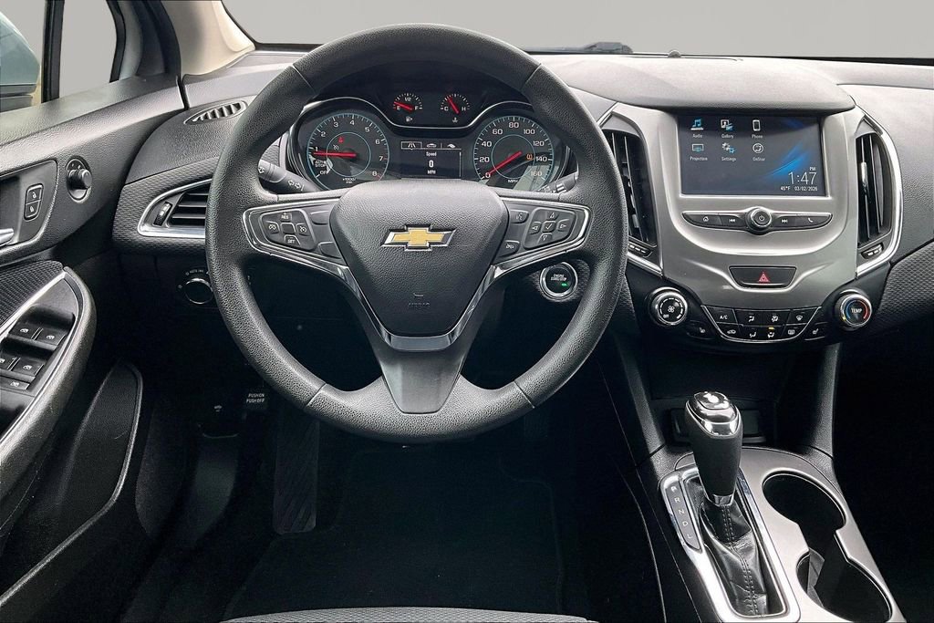Used 2017 Chevrolet Cruze LT w/ Convenience Package image 5