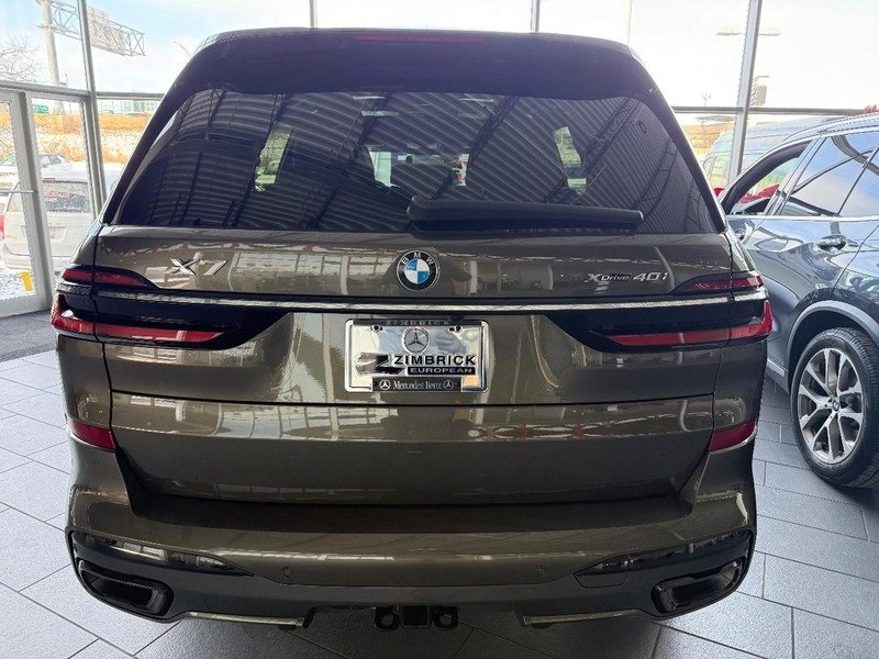Used 2023 BMW X7 xDrive40i w/ Executive Package image 3