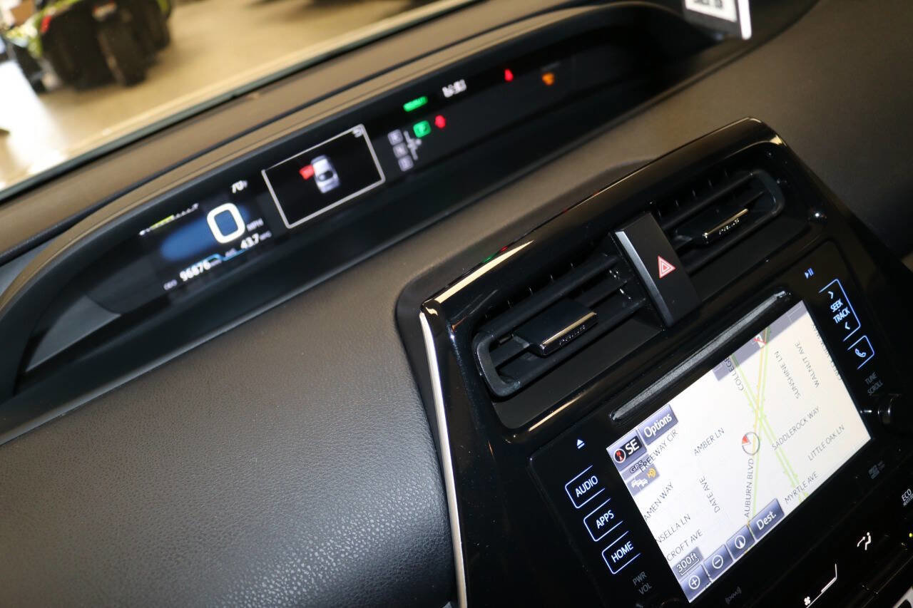 Used 2018 Toyota Prius Three image 38