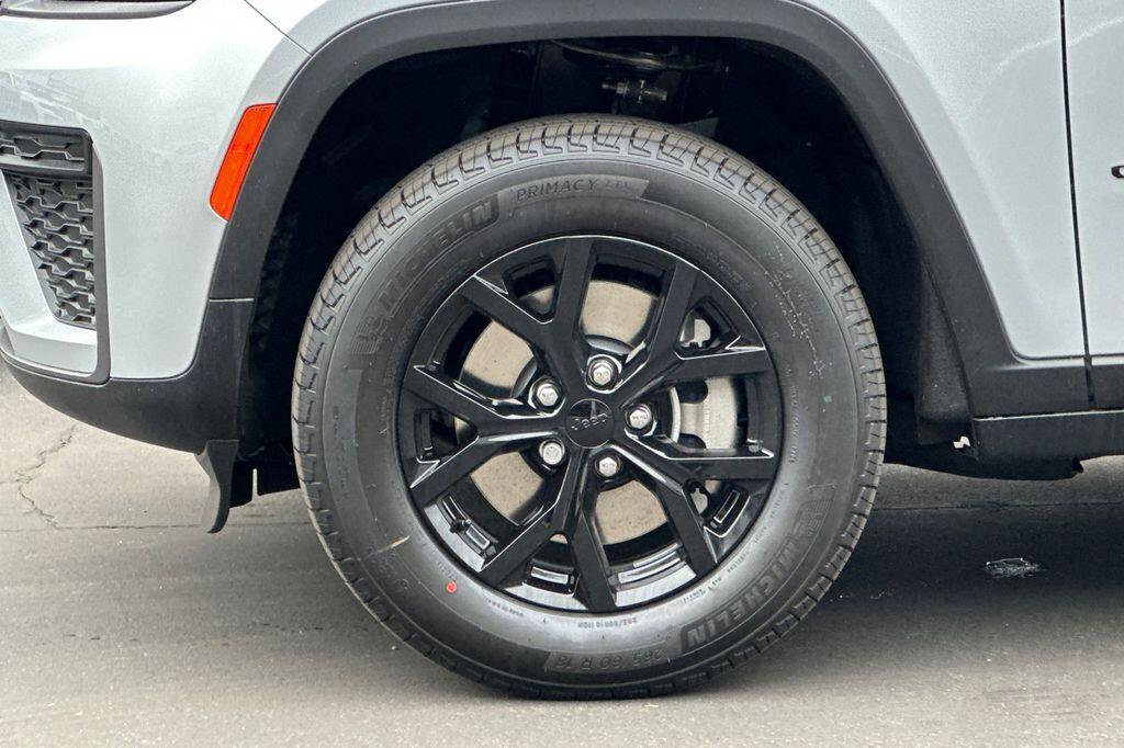 New 2026 Jeep Grand Cherokee L 2WD image 26