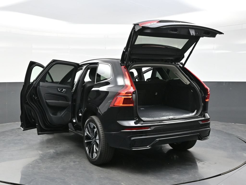 New 2026 Volvo XC60 T8 Plus w/ Climate Package PRO AWD/4WD image 39