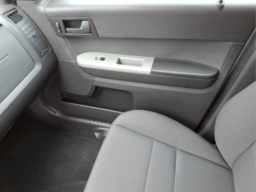 Used 2012 Ford Escape XLT AWD/4WD image 24