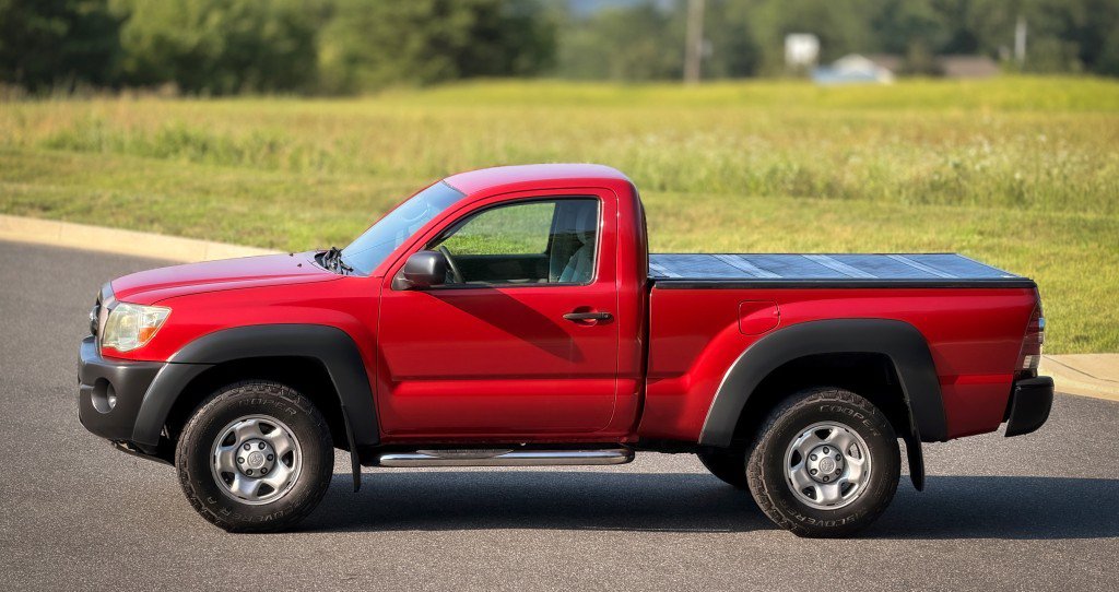 Used 2011 Toyota Tacoma 4x4 Regular Cab image 3