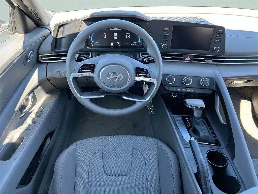 New 2026 Hyundai Elantra SE image 15