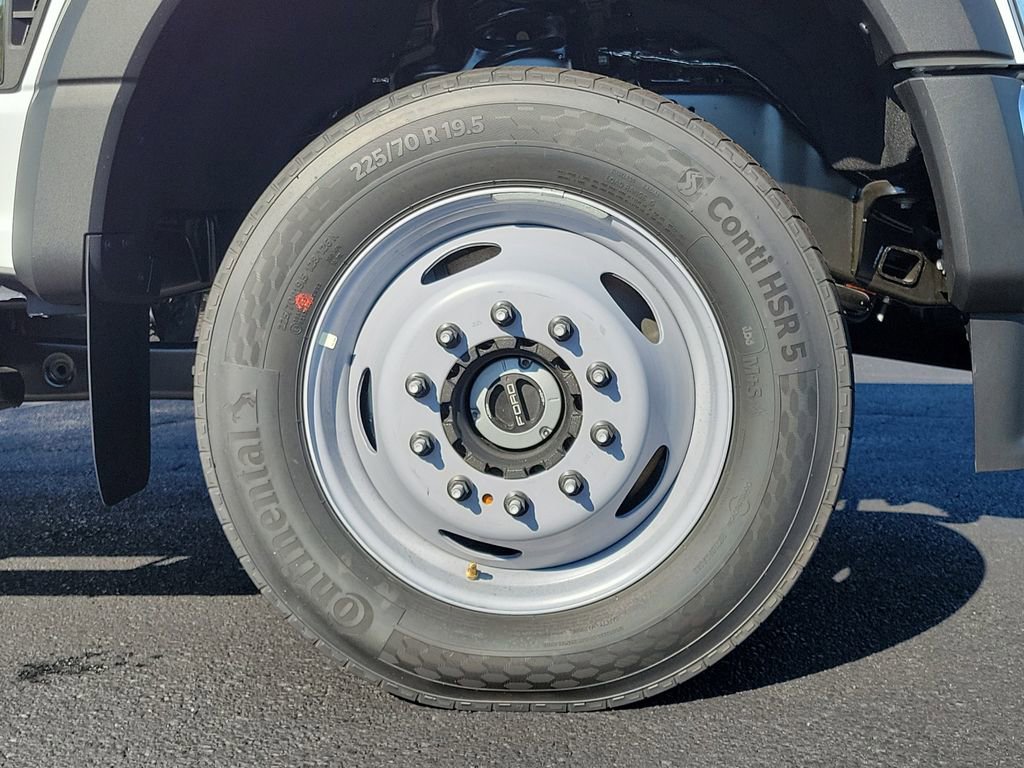 New 2026 Ford F550 4x4 Crew Cab image 5