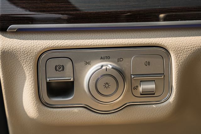 Used 2025 Mercedes-Benz GLE 450e 4MATIC image 43