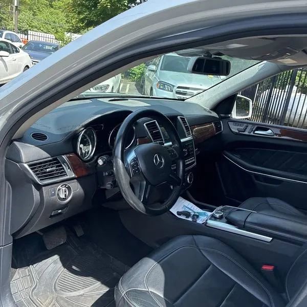 Used 2016 Mercedes-Benz GL 550 4MATIC image 29