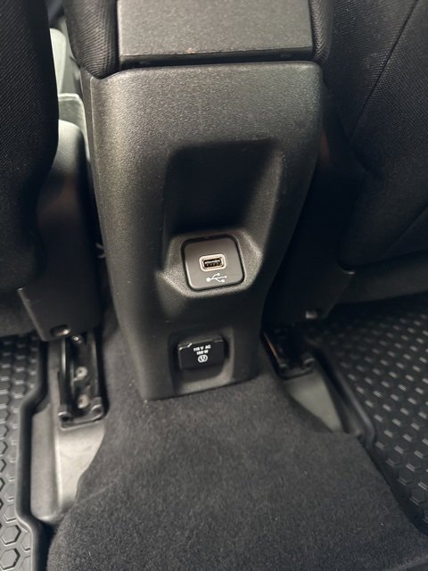 Used 2020 Jeep Renegade Latitude w/ Cold Weather Group image 12