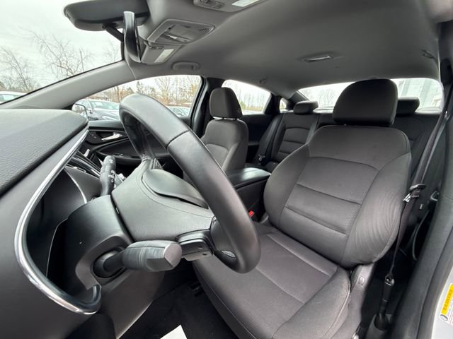 Used 2018 Chevrolet Malibu LT image 24