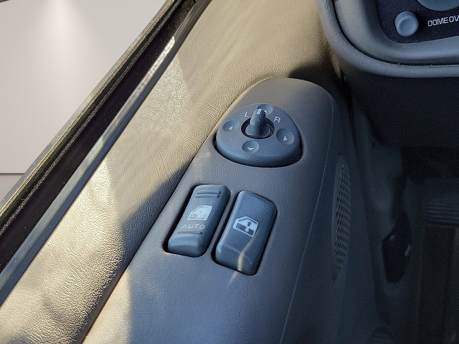 Used 2003 GMC Safari Passenger w/ SLT Preferred Equipment Group RWD image 11