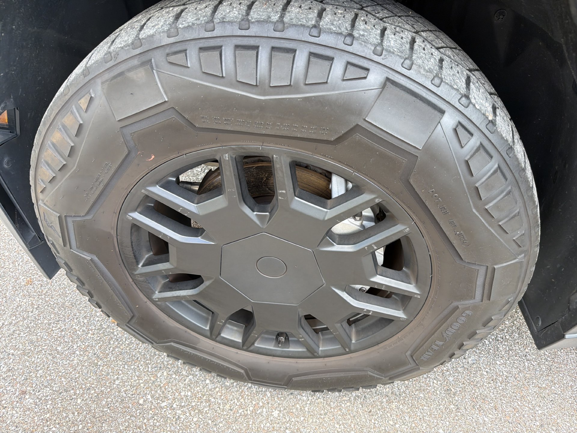Used 2024 Tesla Cybertruck AWD Crew Cab image 10