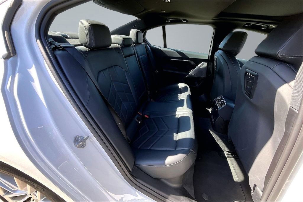 Used 2024 BMW 530i RWD image 18