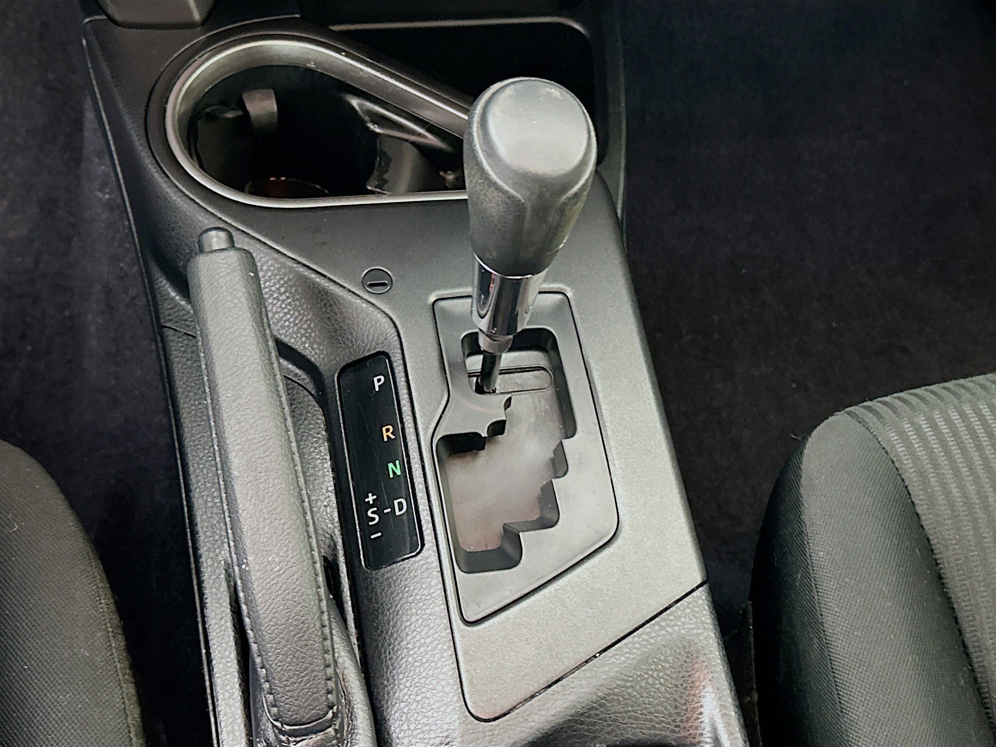 Used 2018 Toyota RAV4 LE image 23