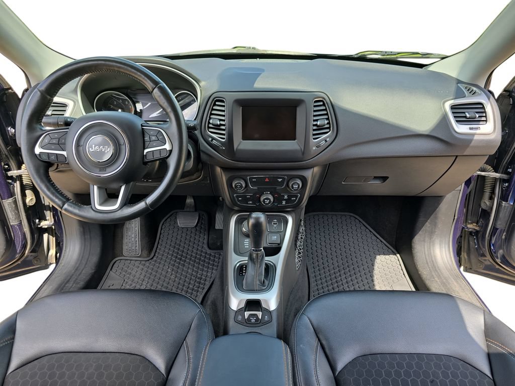 Used 2018 Jeep Compass Latitude w/ Popular Equipment Group AWD/4WD image 9