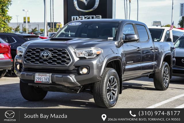 Used 2020 Toyota Tacoma TRD Sport w/ Technology Package RWD image 3