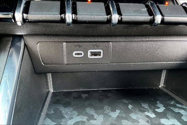 Used 2025 GMC Canyon AT4 image 17