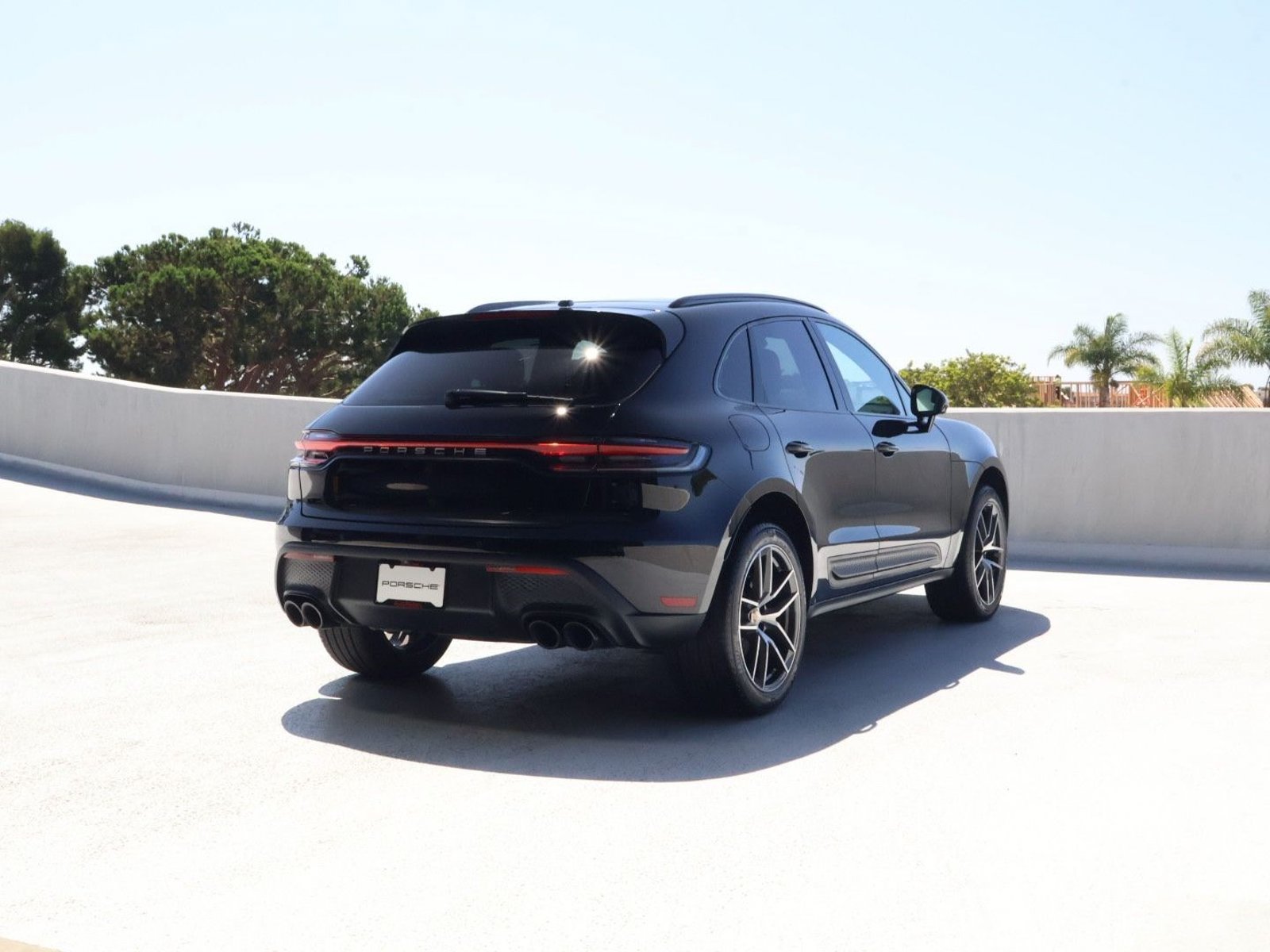 Certified 2026 Porsche Macan AWD/4WD image 9