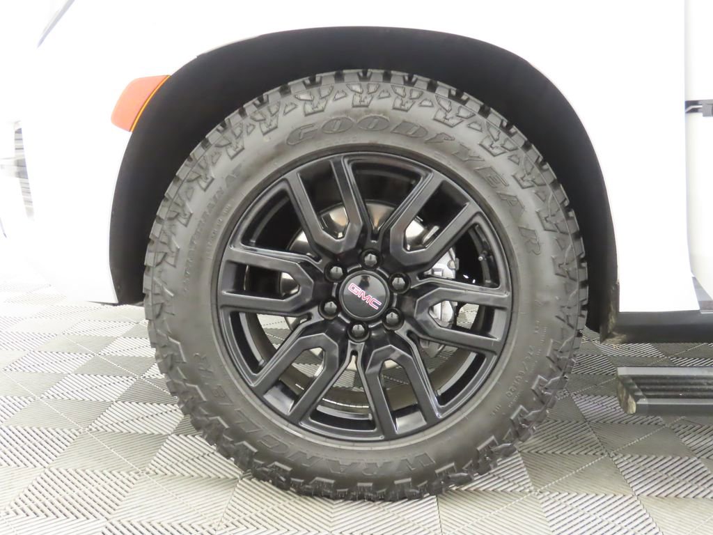 Used 2023 GMC Yukon XL AT4 w/ AT4 Premium Plus Package image 32