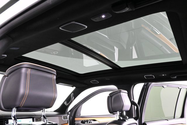 Used 2024 Jeep Grand Wagoneer L Series III image 5