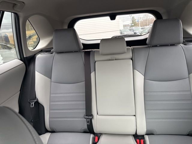 Used 2021 Toyota RAV4 XLE Premium image 28