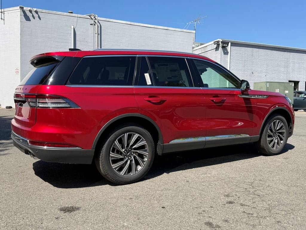 New 2026 Lincoln Aviator AWD image 3