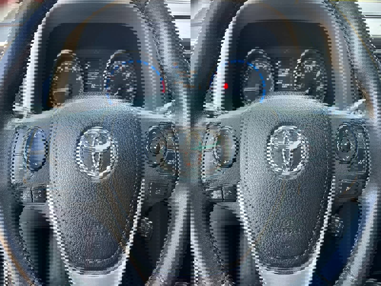 Used 2018 Toyota RAV4 XLE image 24