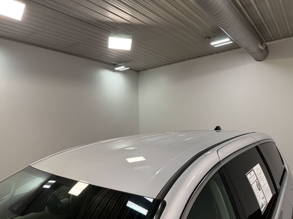 Used 2024 Chrysler Pacifica Touring-L image 42