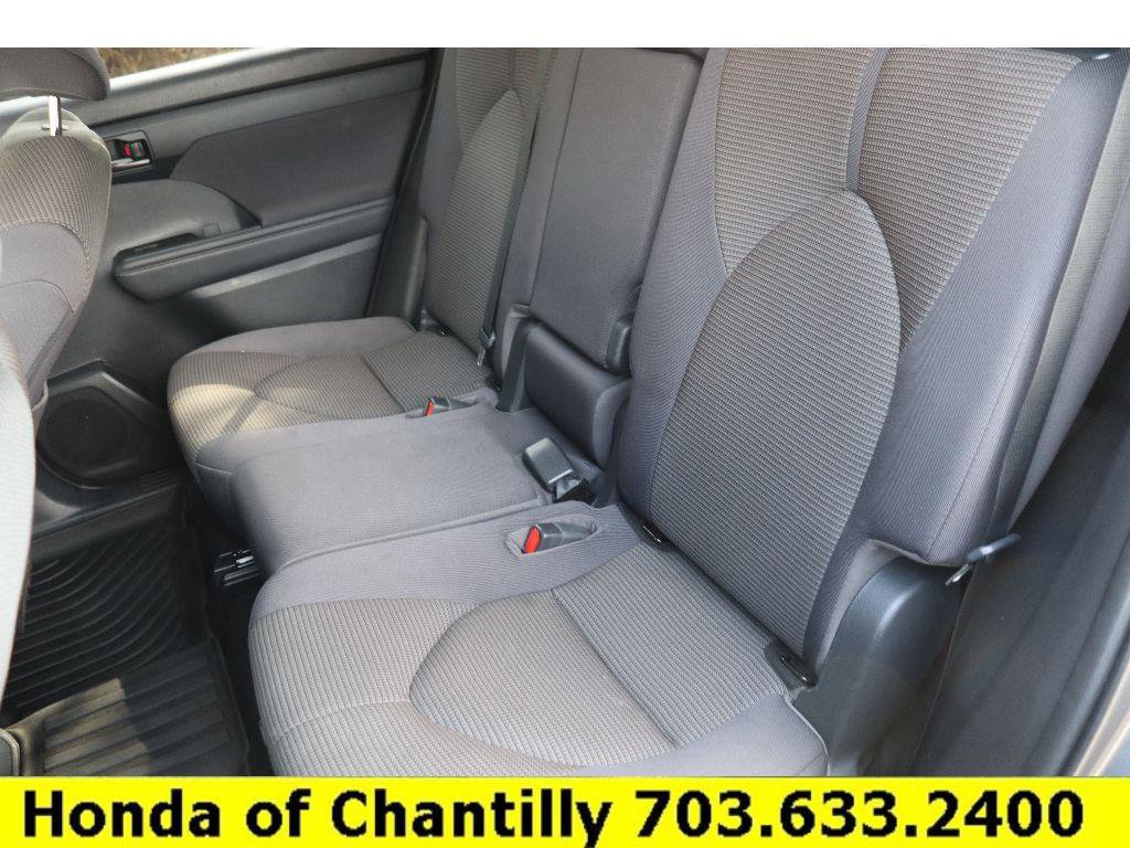 Used 2023 Toyota Highlander LE image 27