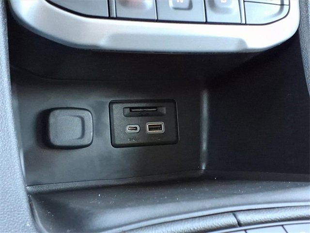 Used 2023 GMC Acadia SLT image 13