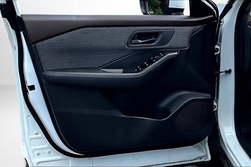 Used 2021 Nissan Rogue S image 20