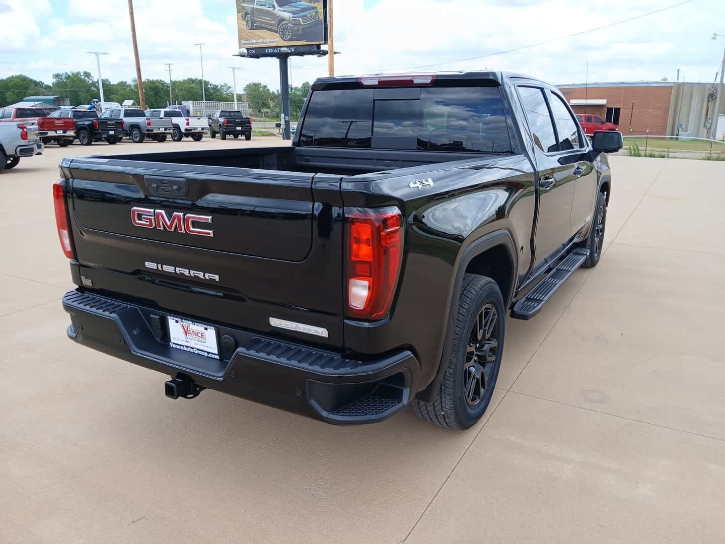 Used 2026 GMC Sierra 1500 Elevation w/ Elevation Premium Package AWD/4WD image 13