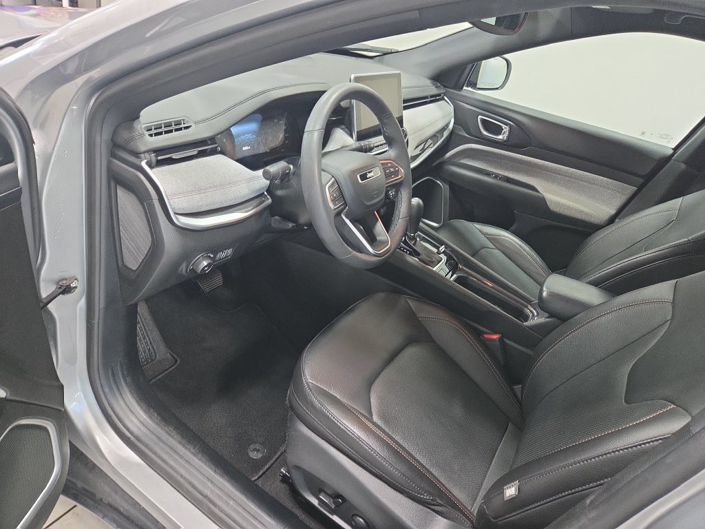 Used 2023 Jeep Compass Latitude AWD/4WD image 30