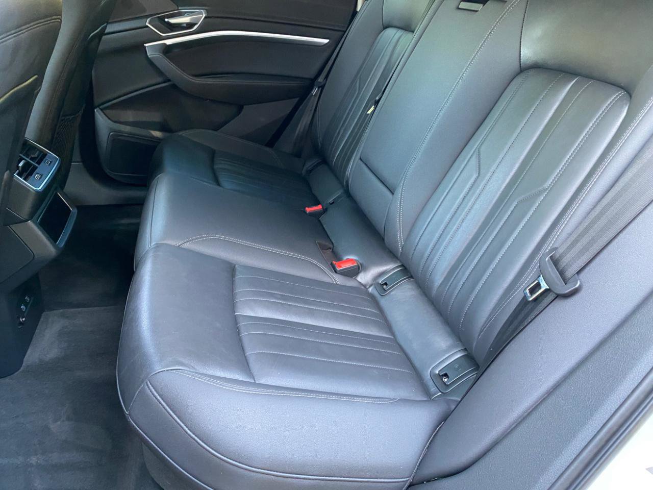 Used 2021 Audi e-tron Premium w/ Convenience Plus Package AWD/4WD image 31