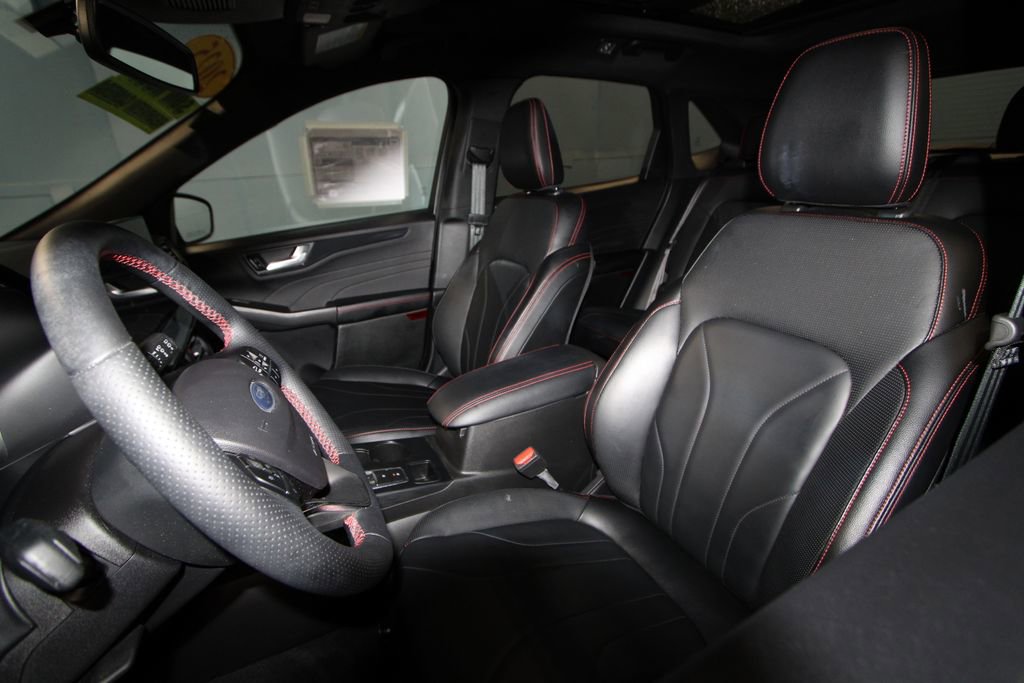 Used 2025 Ford Escape ST-Line Elite w/ Premium Technology Package AWD/4WD image 4