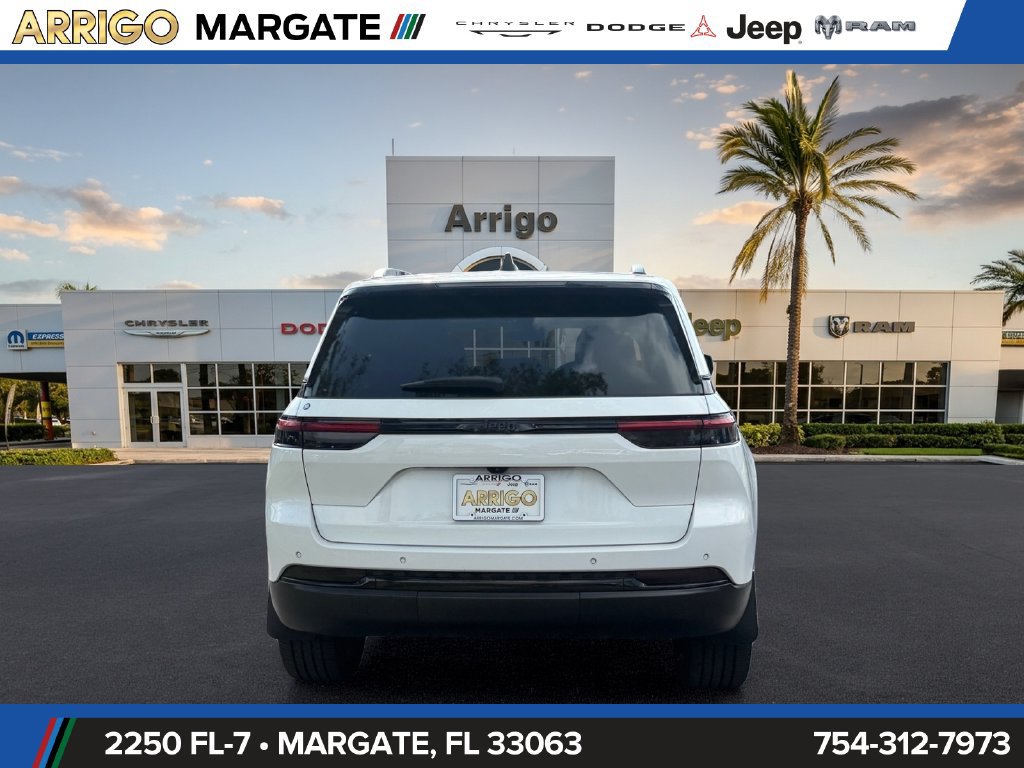 Used 2024 Jeep Grand Cherokee Altitude RWD image 6
